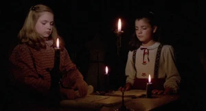 Veneno para las hadas - 06.jpg (906 kB) Verónica y Flavia realizan un pacto satánico.