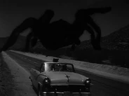La Tarántula siguiendo a Steve y Hastings