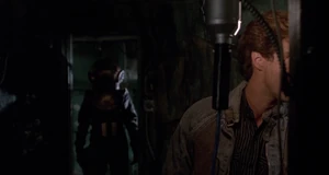 Killer Party 03.jpg (632 kB) El asesino entra al cuarto de la guillotina.