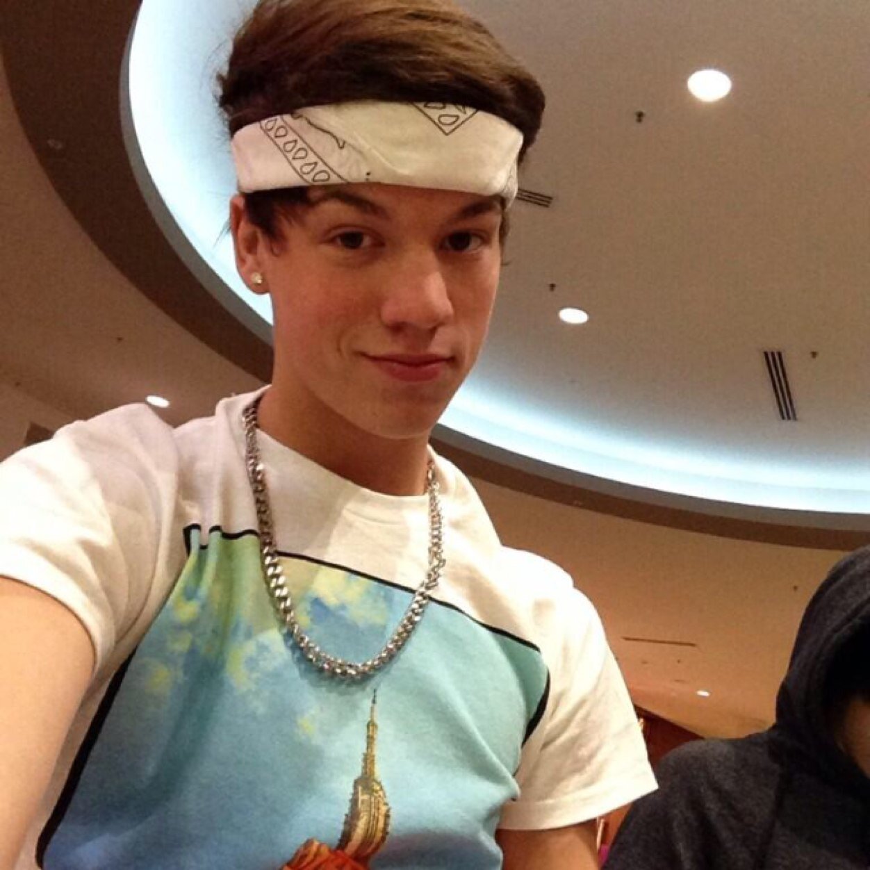 Neck long taylor caniff Taylor Michael