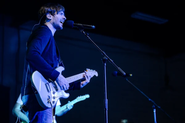 Vinny singing while on Guitar.