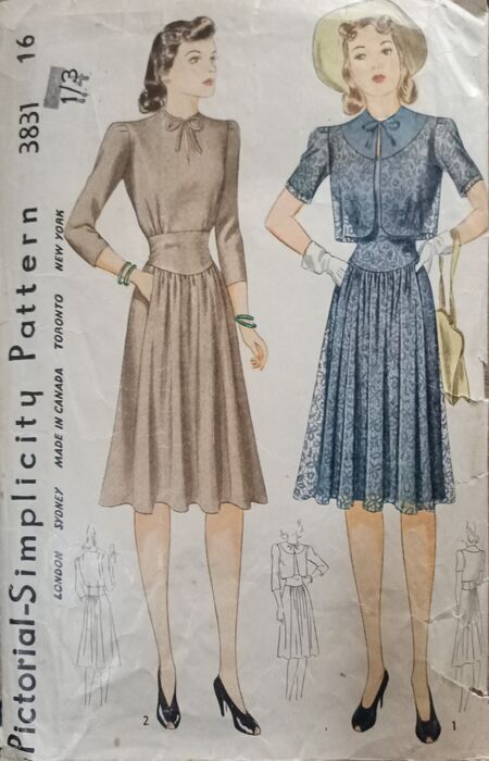 Photo of front of pattern envelope for Simplicity 3831