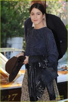 Martina-stoessel-leaves-venice-diego-dominguez-clara-alonso-milan-fashion-show-02.jpg (259 KB)