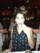 Tumblr mniwd8Af0q1s7p67mo1 500.jpg (42 KB)