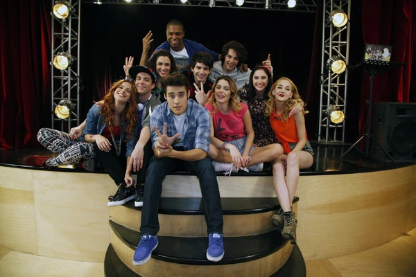 The cast members of Violetta
