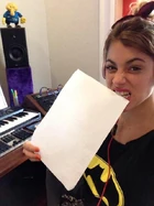 Tumblr n1kdp2hxxl1s7p67mo1 500.jpg (41 KB)