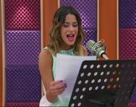 Violetta singing 