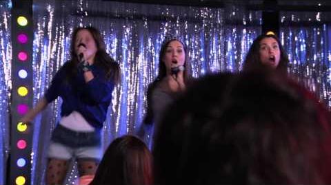 Violetta_Las_chicas_cantan_¨Veo_Veo¨_(Ep_65_Temp_2)