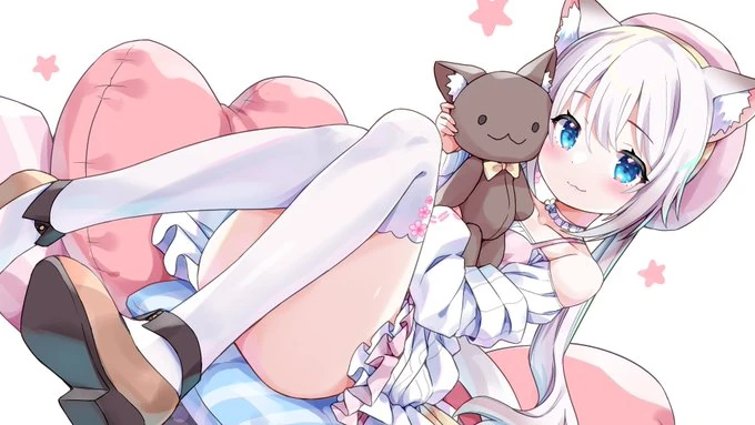Effie with a Plushie by @mdenamimi