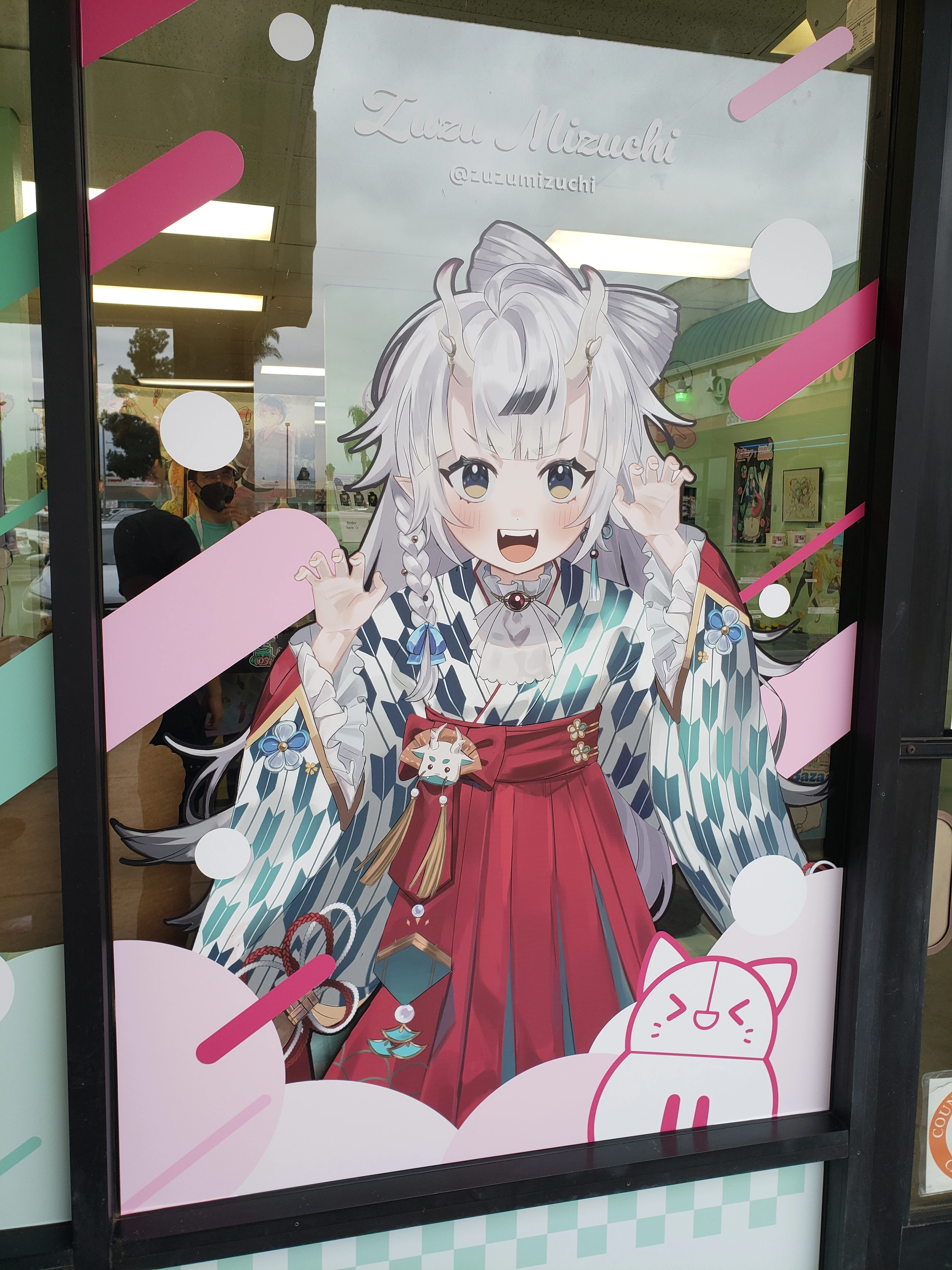 Zuzu's picture in the Tsun Scoops window