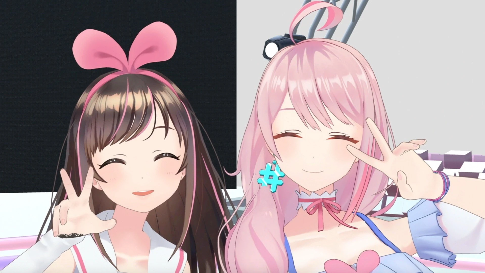 Love-chan's Twitter frontpage image (Kizuna Ai offered a bracelet to Love-chan during this livestream)