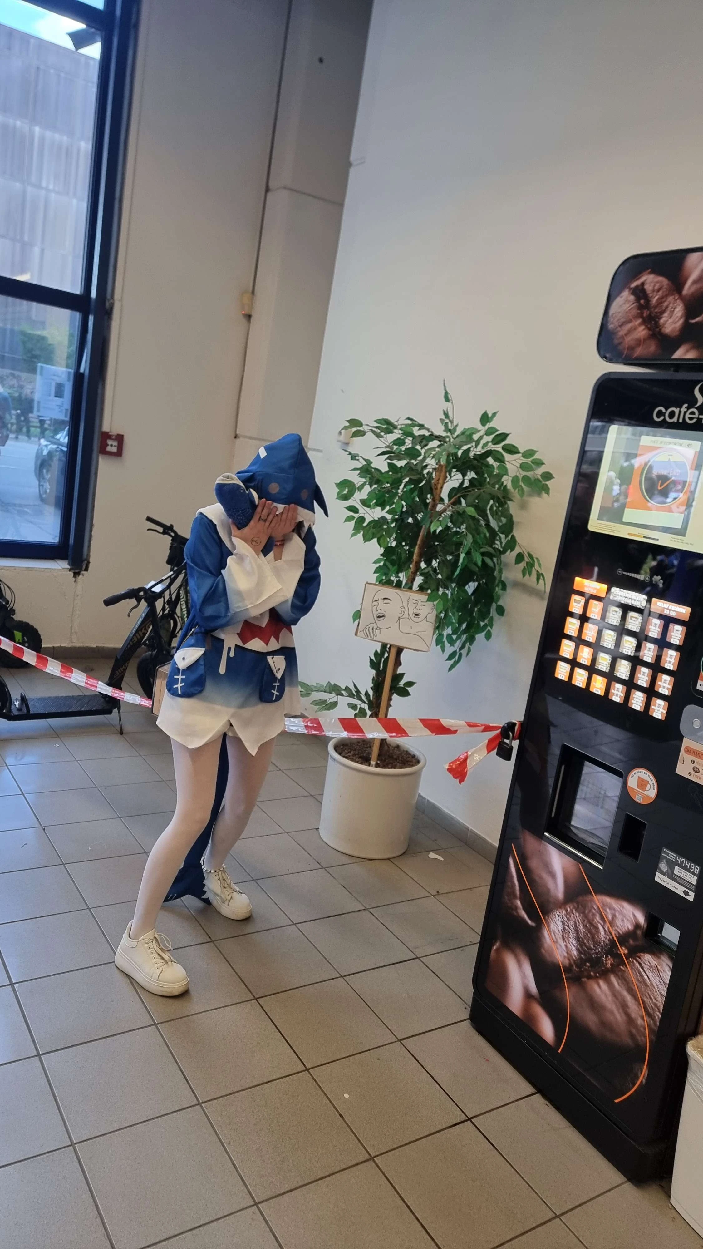 GawrGura cosplay