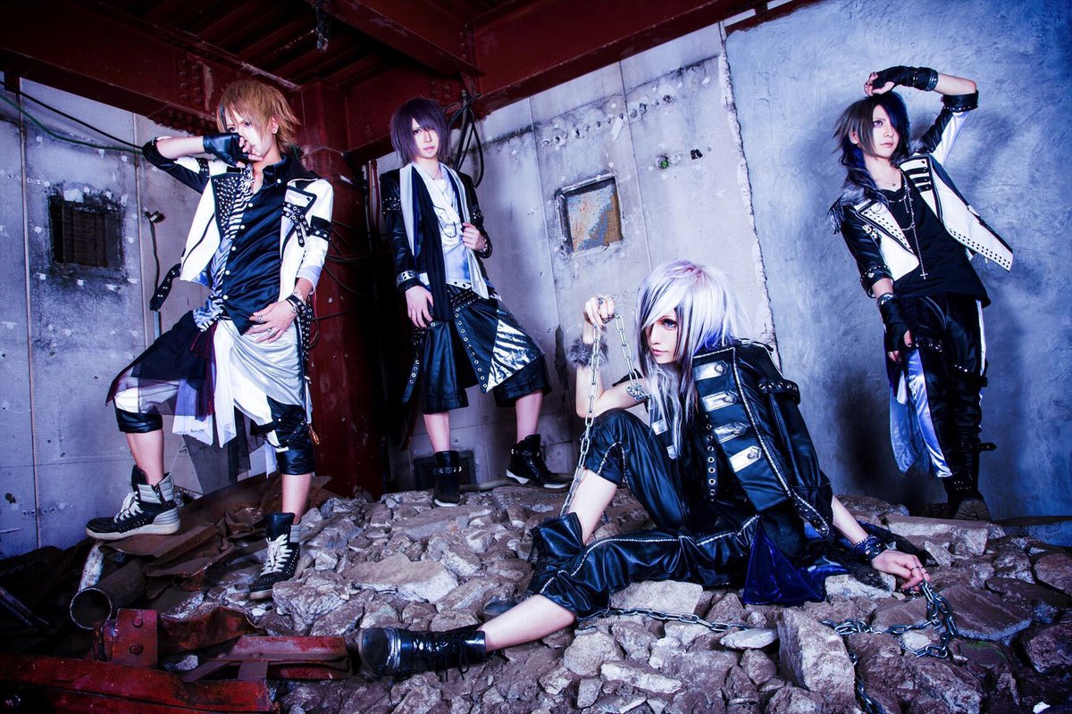 Look we sound. Японская группа Azlina. Azlina Yuki Visual Kei. J-Rock нацист. Shinkuhorou японская группа.