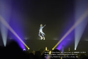 Len performing "Terekakushi Shishunki".