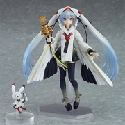 A Crane Priestess and Rabbit Yukine Figurine by Good Smile Company, sold at the exhibition.