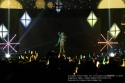 Miku performing "Yellow".