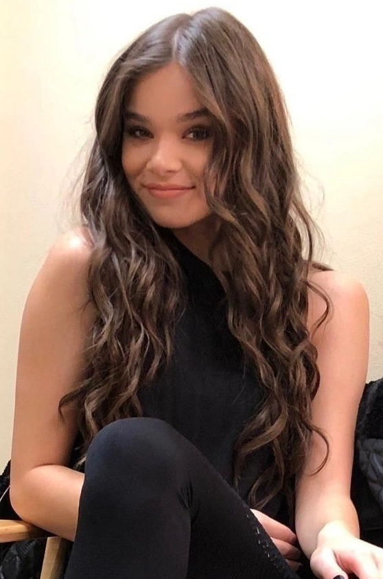 Hailee Steinfeld | Voice Actors from the world Wikia | Fandom