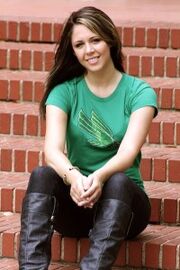 Lauren Moore.jpg