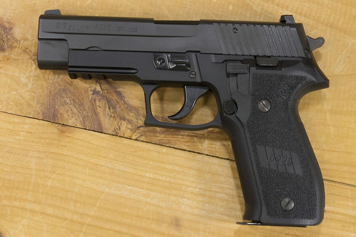 Sig Sauer P226R, Contractwars Wiki