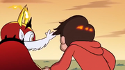 Hekapoo laps Marco snapshot 00.07