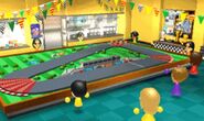 Mónica spectating in Slot Car Rivals (Streetpass Mii Plaza).