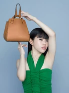 Aina-LOEWE-0222-1.jpg (71 KB) February 2022 (LOEWE)