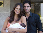 Lorena & Mikel w/ newborn Gabriel