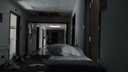 Le couloir menant à la chambre de Rick dans l'hôpital. ("Passé décomposé")