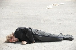 640px-Axel Muerto 3x10