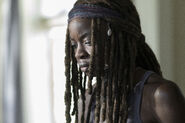 9x05 Michonne sad