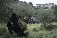 Daryl Dixon 1x01 Hiding