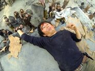 Glenn-walking-dead-surviving-05