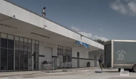 FTWD S5E14 Bern's Vinyl