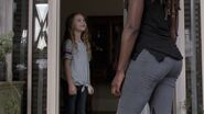 Gracie greets Michonne 4