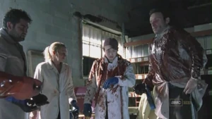 Рик и Гленн "становятся" зомби
