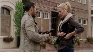 Андреа вынуждена сдать пистолет