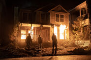 FTWD 8x04 Burning House