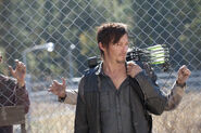 The-walking-dead-norman-reedus-season-3-episode-15-this-sorrowful-life-600x399