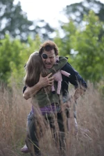 Филип спасает Меган