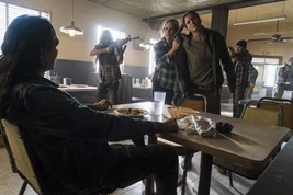 FTWD 3x08 Tense Meeting