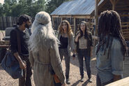 Nadia-hilker-the-walking-dead-908-still-004