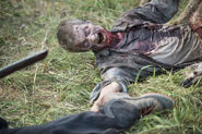 TWD 5x13 Bloody Walker