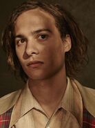 Fear-the-walking-dead-season-1-nick-dillane-cast-portrait-658