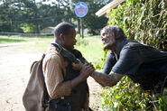 TWD 4x04 Bob Vs Walker