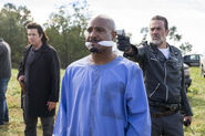 8x16-Wrath-Eugene-Gabriel-and-Negan-the-walking-dead-41277410-500-333