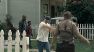 1x01 DaysGoneBye - Rick zabija zombie