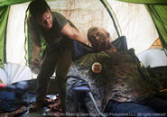 Daryl Zelt und Zombie