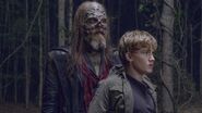 The-walking-dead-episode-912-beta-hurst-henry-lintz-post-2560x1440-800x450