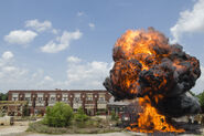 TWD 5x01 Explosion