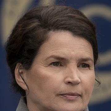 Elizabeth Kublek World Beyond Walking Dead Wiki Fandom When choosing a career path, dr. world beyond walking dead wiki fandom